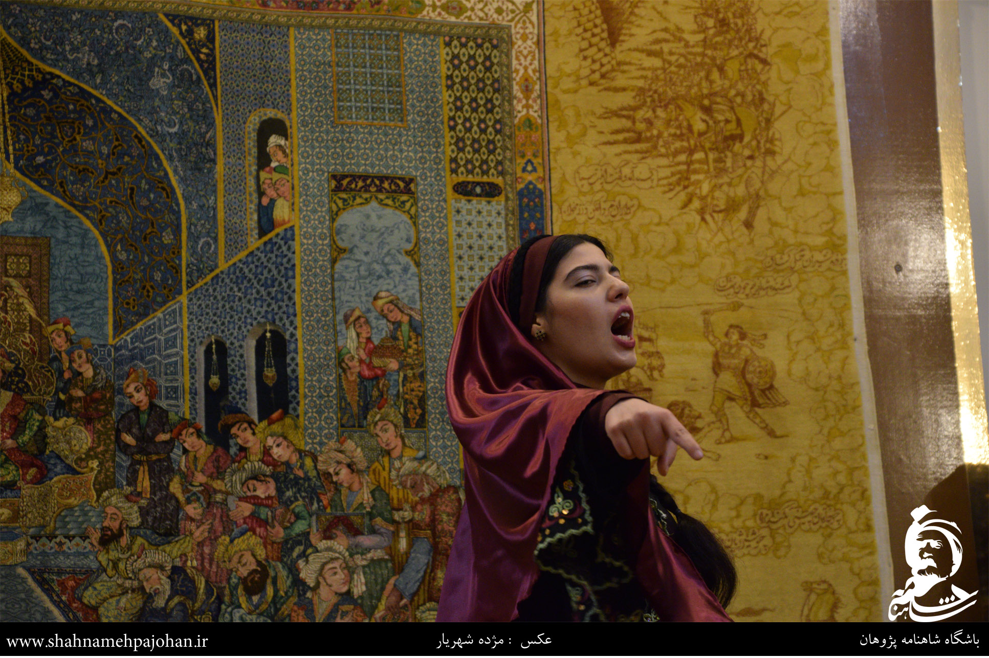 شاهنامه خوانی و نقالی در موزه فرش استاد رسام عرب زاده 
