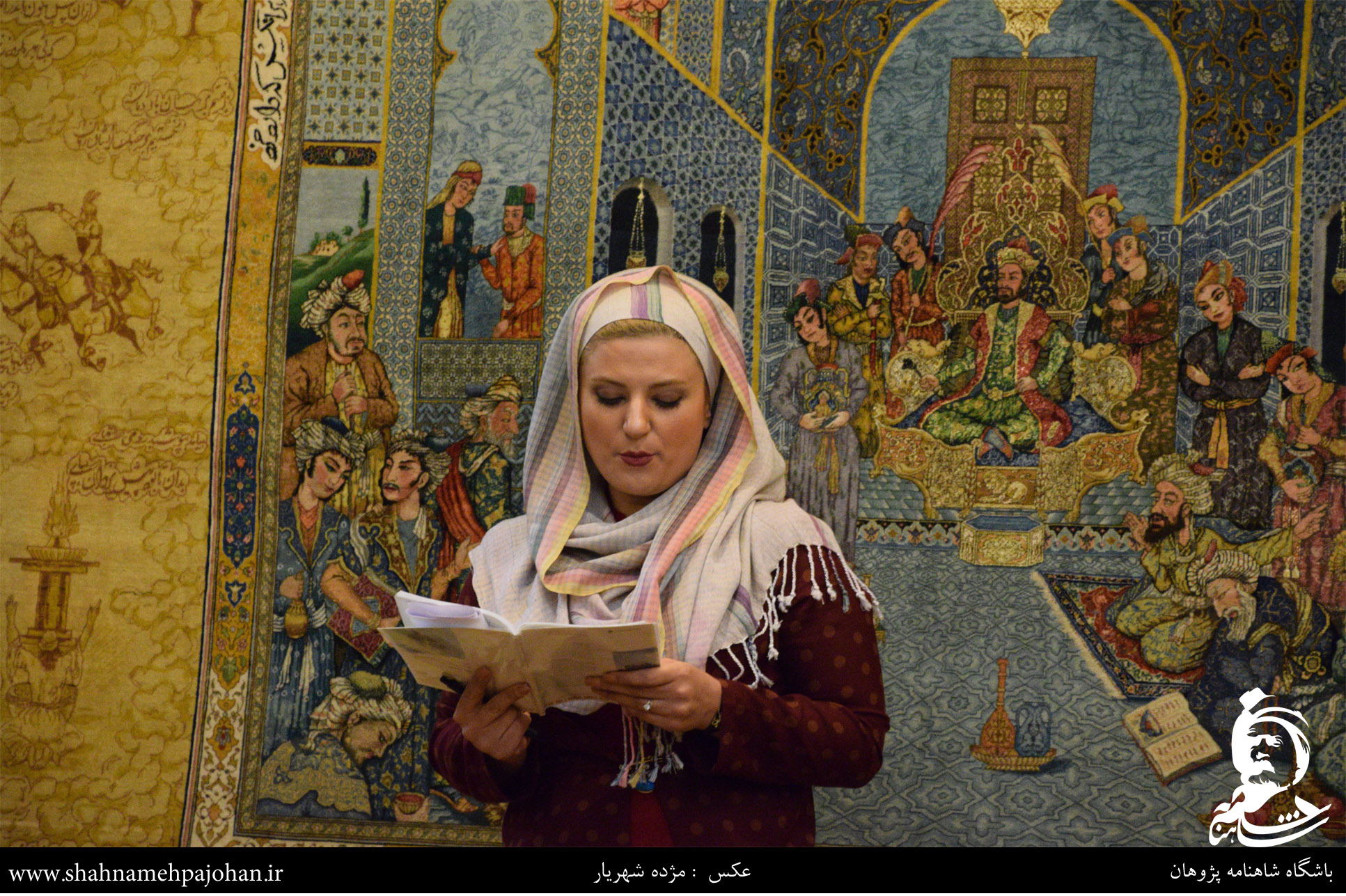 شاهنامه خوانی و نقالی در موزه فرش استاد رسام عرب زاده 