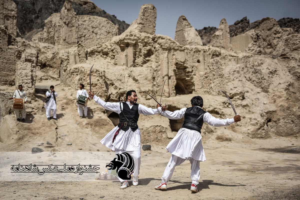 : رقص شمشیر سیستانی عکاس : امین برنجکار از شیراز 