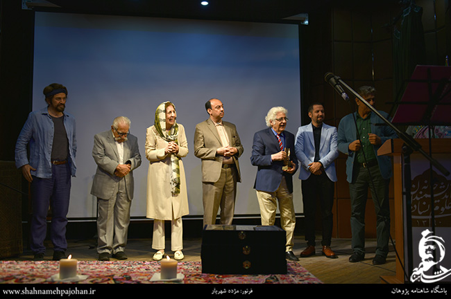 اهدای جایزه سرو ایرانی به لوریس چکناواریان